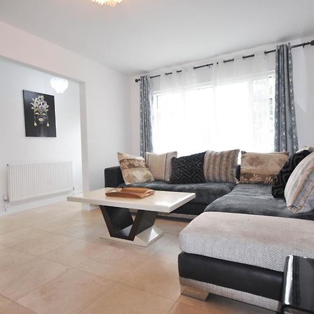 Modern 2 Bed Apartment Лутон Экстерьер фото