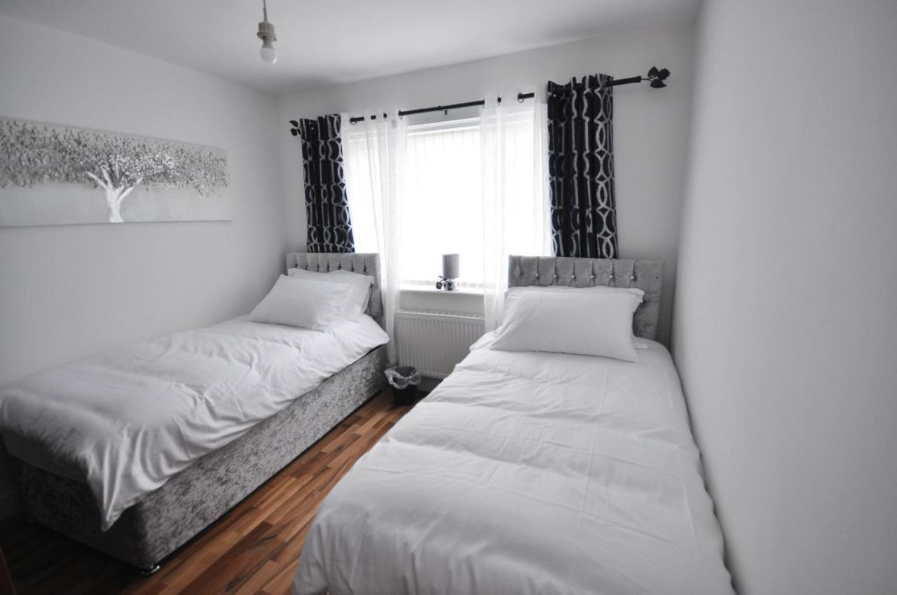 Modern 2 Bed Apartment Лутон Экстерьер фото