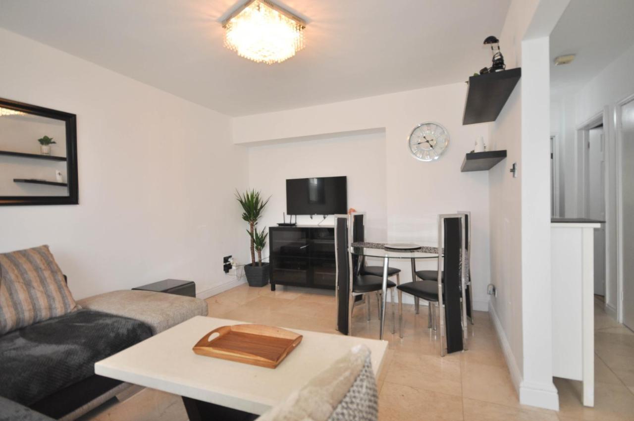 Modern 2 Bed Apartment Лутон Экстерьер фото