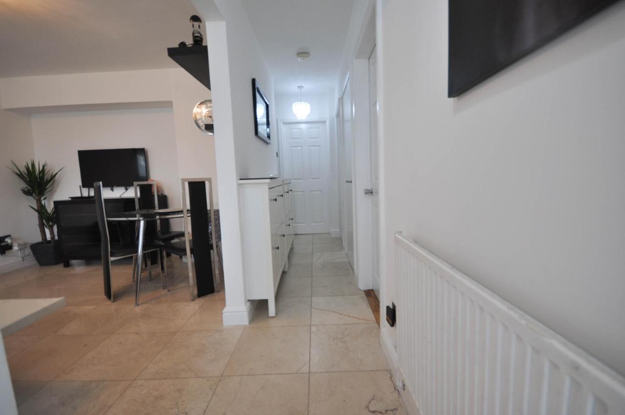 Modern 2 Bed Apartment Лутон Экстерьер фото