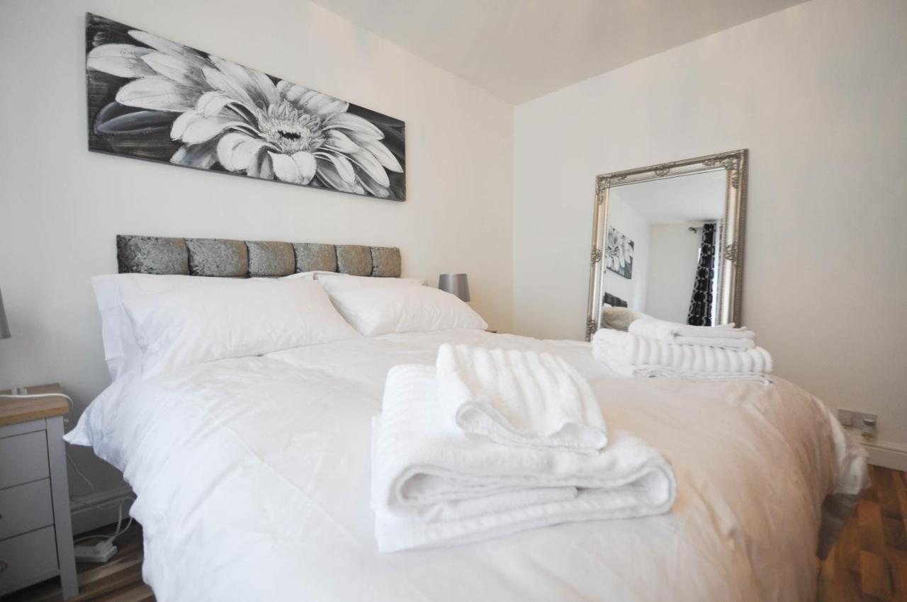 Modern 2 Bed Apartment Лутон Экстерьер фото